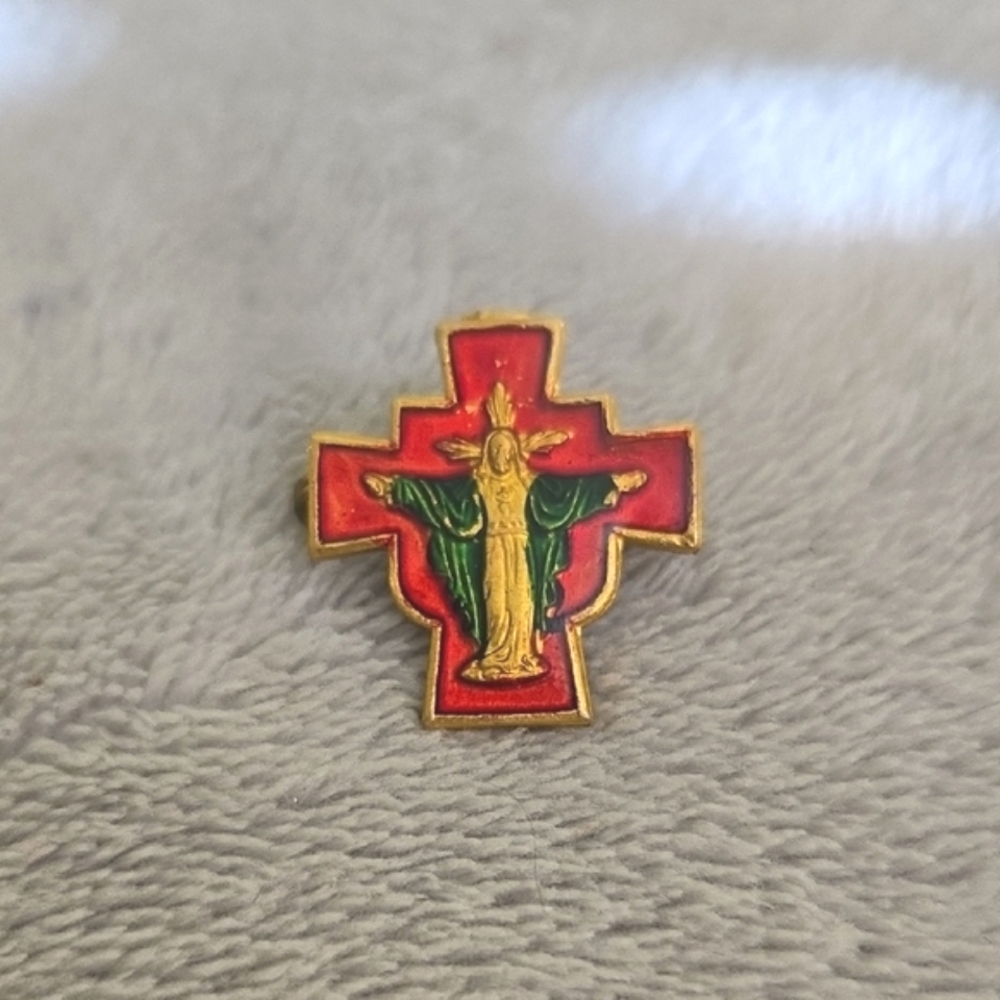 #667 Red and Green Cross Pin
